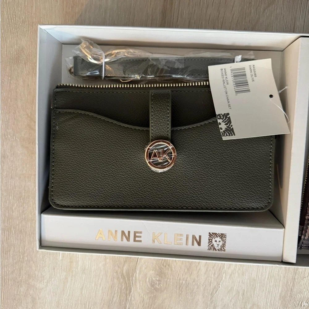 Anne Klein Olive and Brown Wallet and Cardholder Set